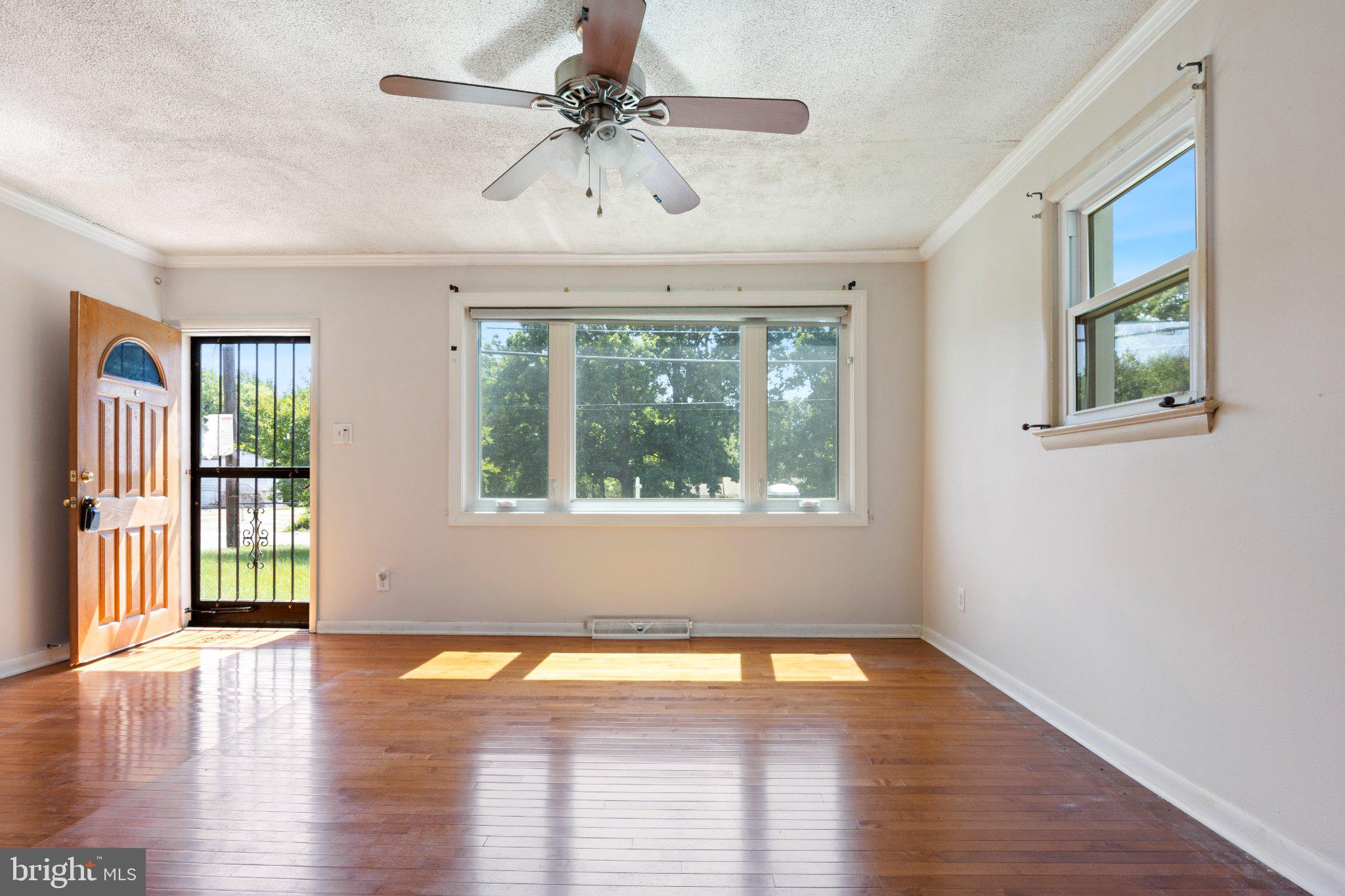 2514 Ritchie Road District Heights, MD 20747 - Photo 3 of 24 Bright and airy entryway awaits you.