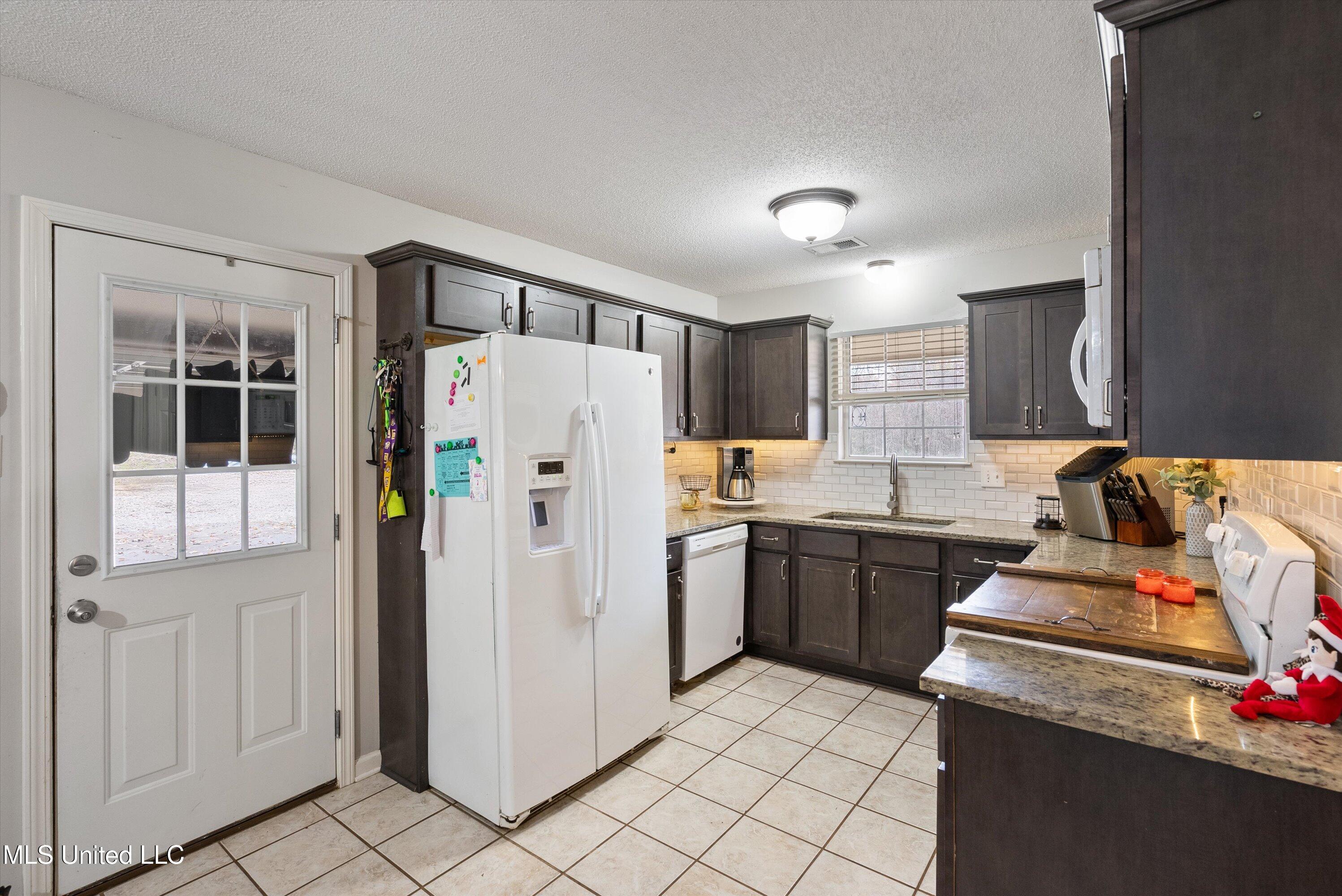 148 Waverly Road Senatobia, MS 38668 - Photo 11 of 25 11-DSC05292