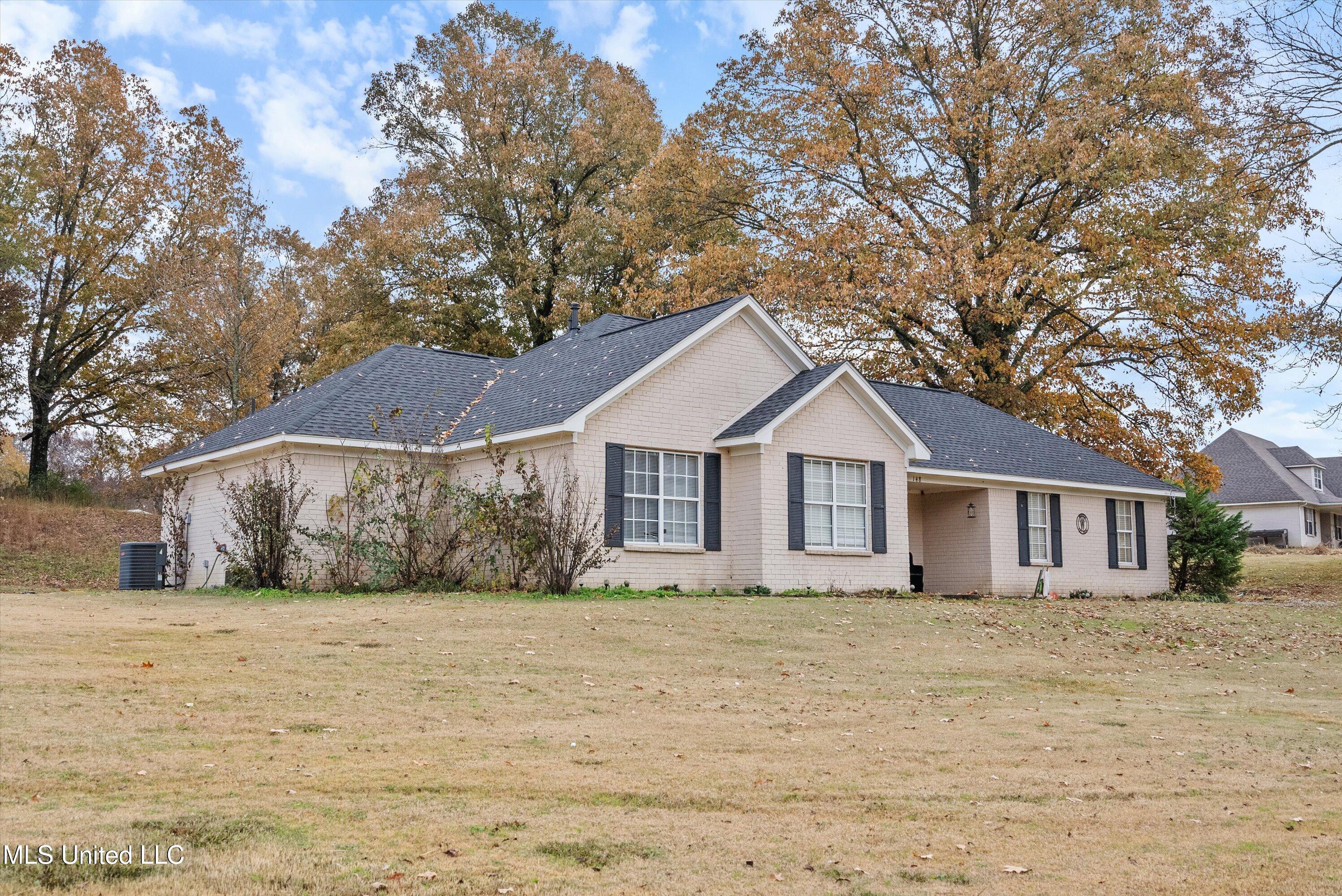 148 Waverly Road Senatobia, MS 38668 - Photo 2 of 25 02-DSC05221