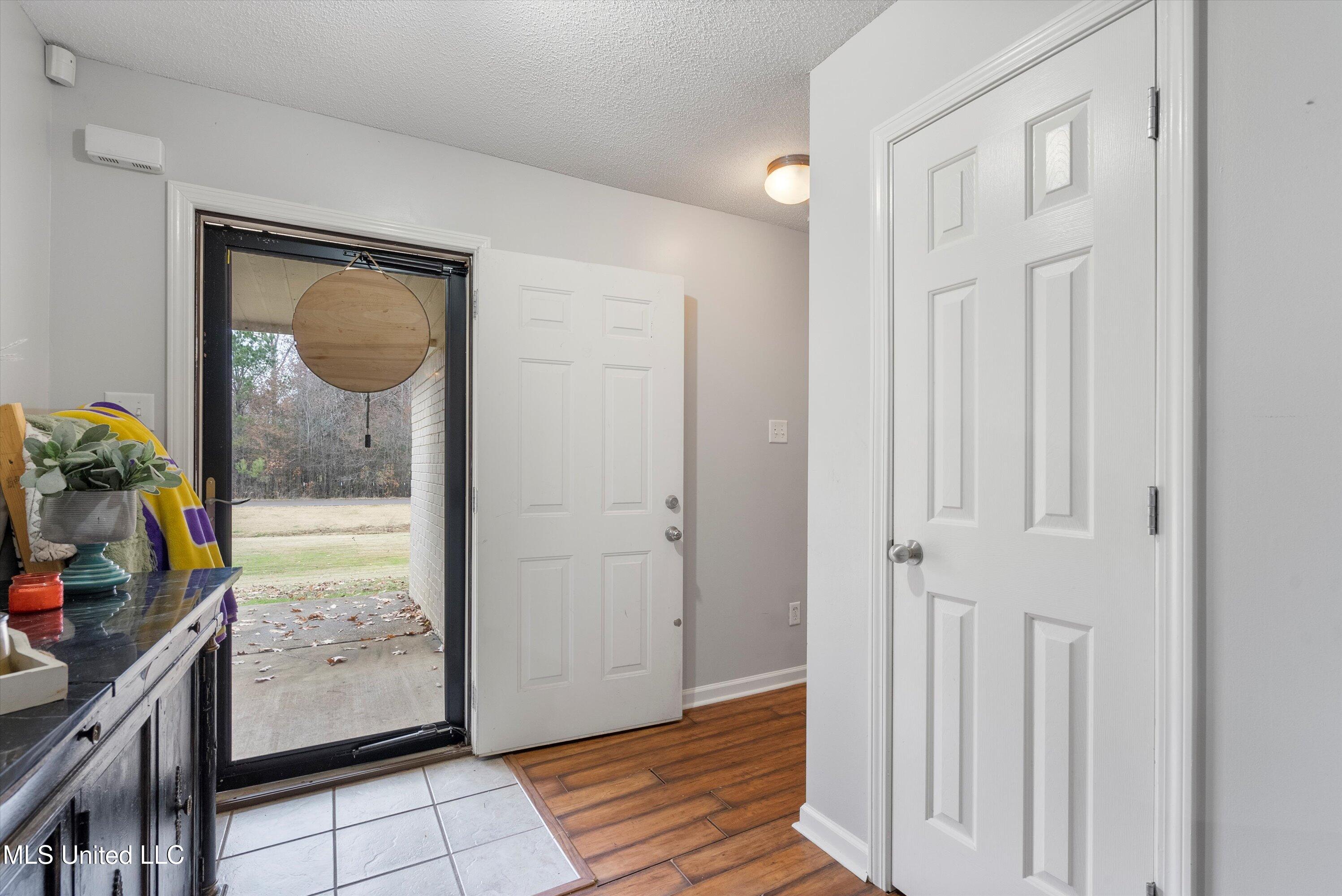 148 Waverly Road Senatobia, MS 38668 - Photo 3 of 25 03-DSC05253