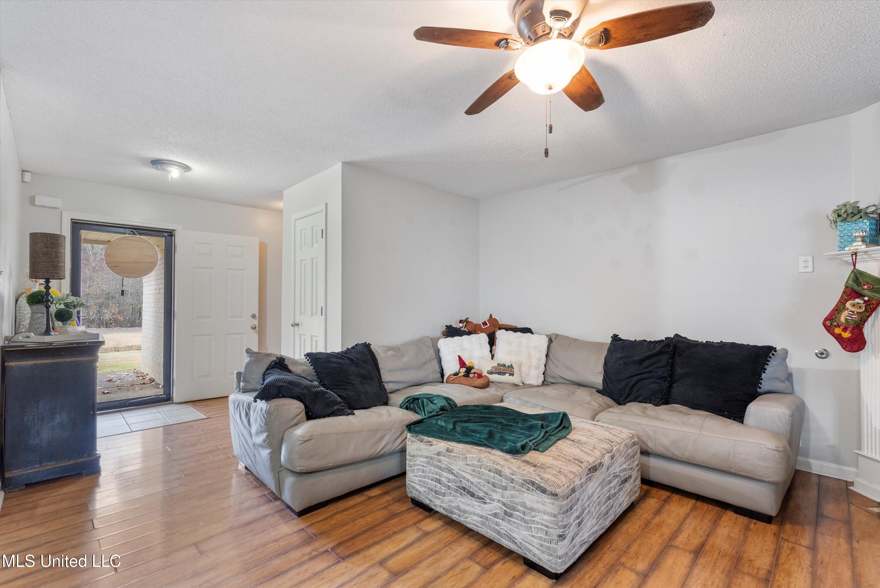 148 Waverly Road Senatobia, MS 38668 - Photo 6 of 25 06-DSC05268