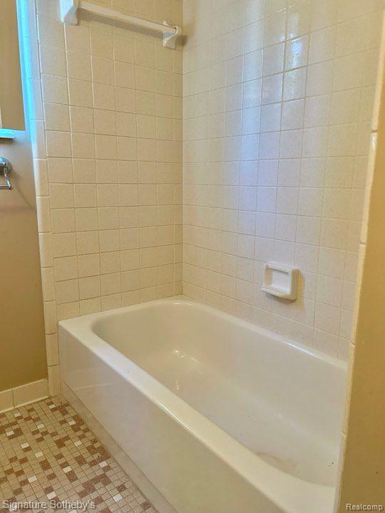5263 Highland Road, Unit 109 Waterford, MI 48327 - Photo 12 of 13 Gallery Image 12