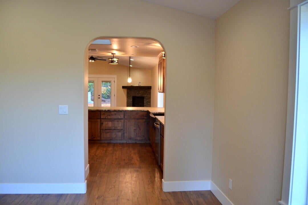 274 Rockinghorse Drive Grants Pass, OR 97527 - Photo 4 of 28 Arched doorways and in hall
