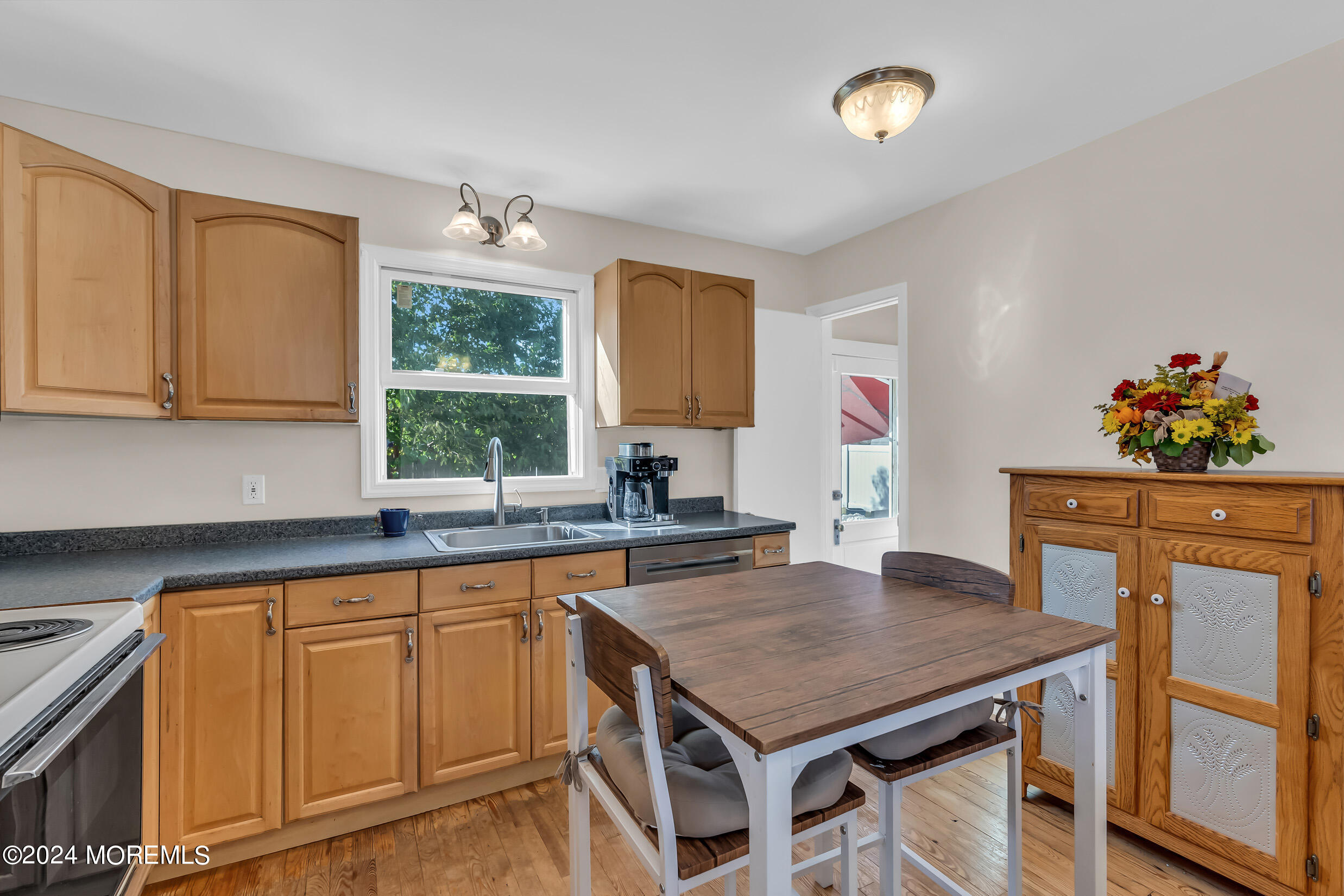 1155 Ridgefield Drive Point Pleasant, NJ 08742 - Photo 9 of 33 5 (6)