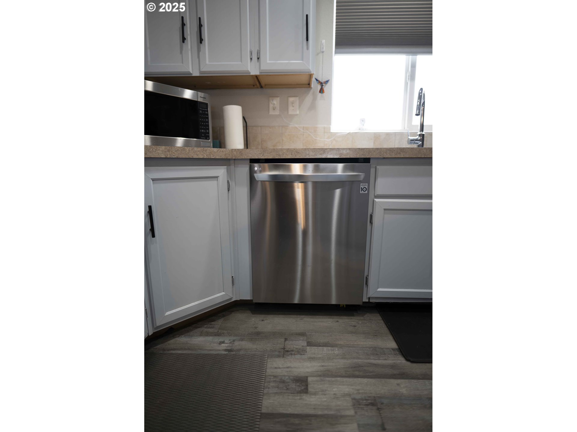 6228 Upper Cow Creek Road Azalea, OR 97410 - Photo 17 of 47 a kitchen with granite countertop a sink and a stove