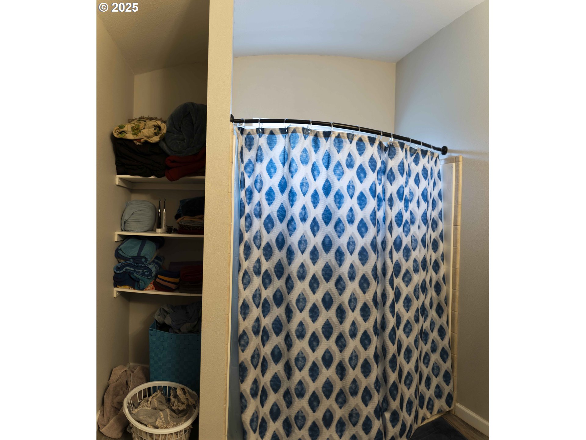 6228 Upper Cow Creek Road Azalea, OR 97410 - Photo 25 of 47 a picture of door