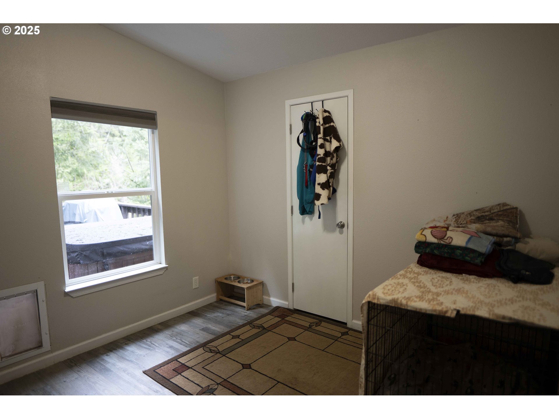 6228 Upper Cow Creek Road Azalea, OR 97410 - Photo 28 of 47 a bedroom with a bed and a window