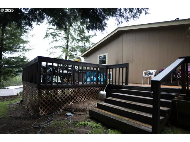 a view of a patio in back of house