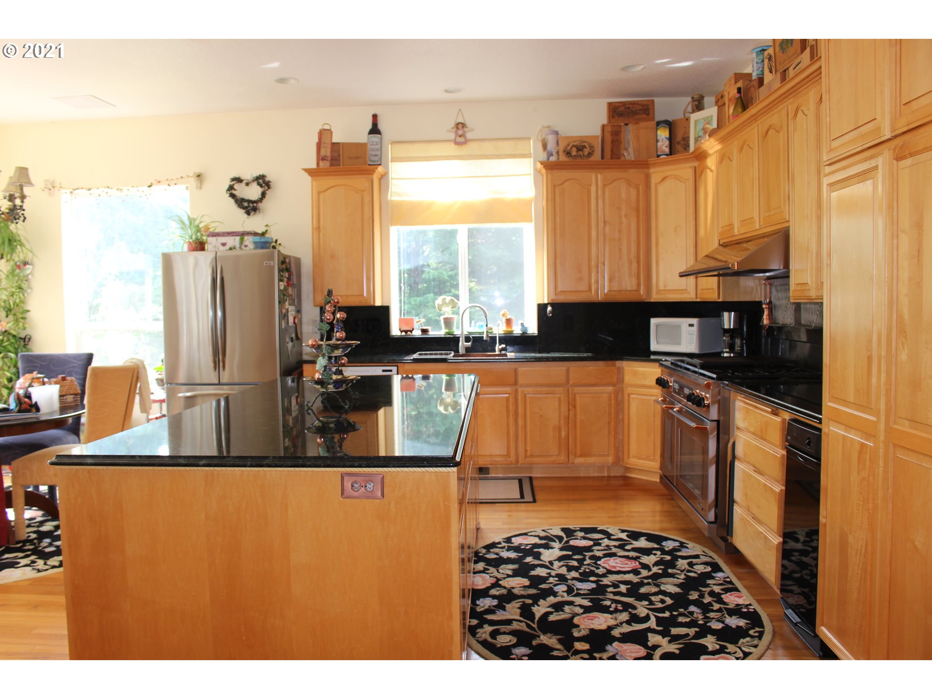 22711 Northwest 67th Avenue Ridgefield, WA 98642 - Photo 5 of 19 a kitchen with refrigerator and window