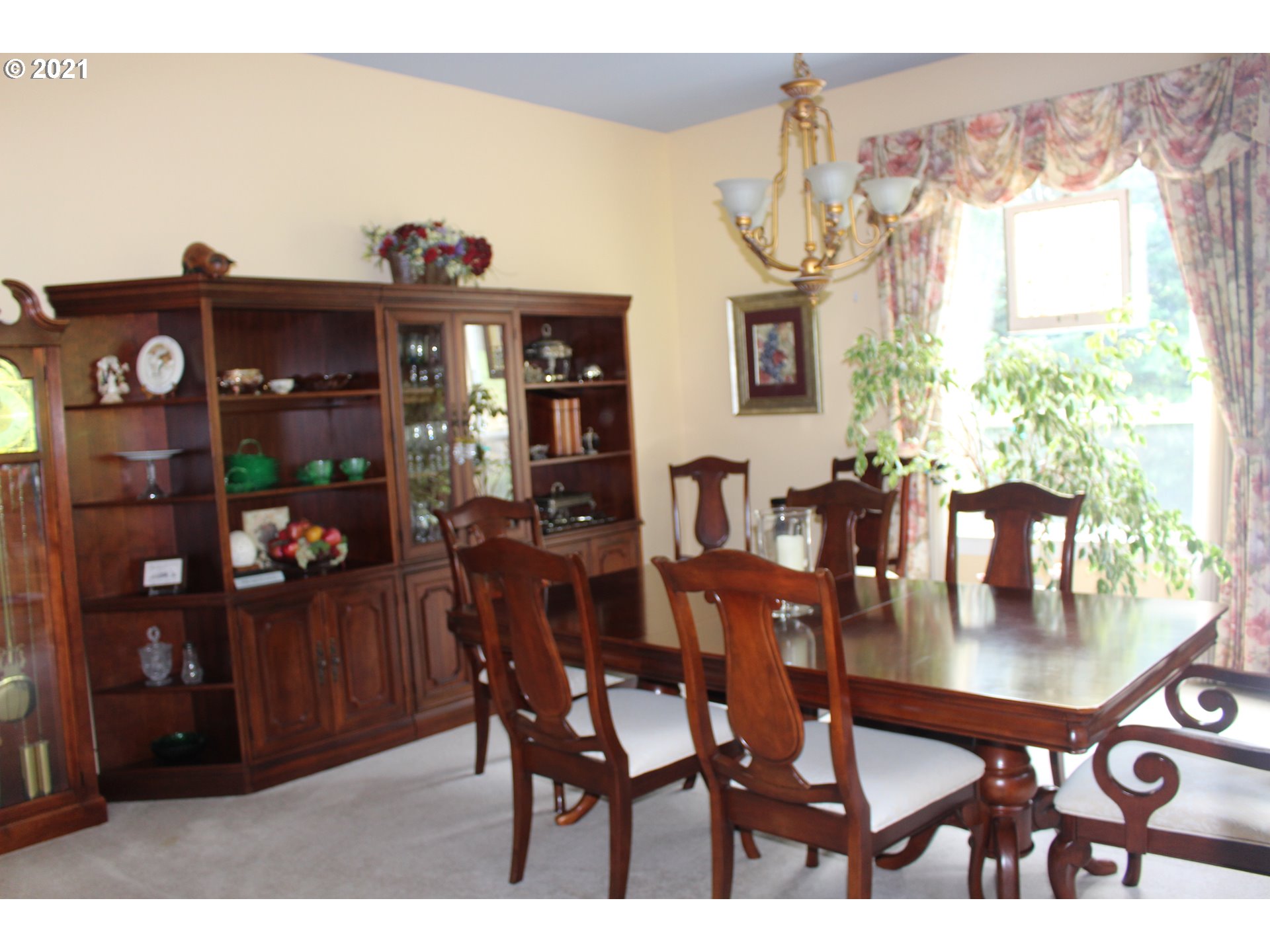 22711 Northwest 67th Avenue Ridgefield, WA 98642 - Photo 6 of 19 a view of a dining room with furniture and chandelier