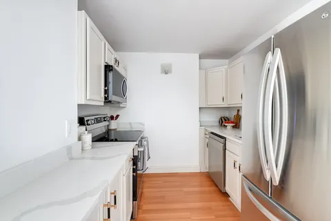 $1,095,000 | 1580 Massachusetts Avenue, Unit 7C, Cambridge, MA 02138