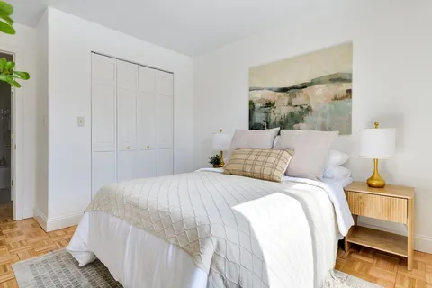 $1,095,000 | 1580 Massachusetts Avenue, Unit 7C, Cambridge, MA 02138