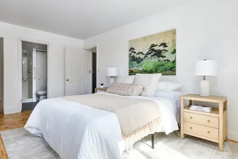 $1,095,000 | 1580 Massachusetts Avenue, Unit 7C, Cambridge, MA 02138