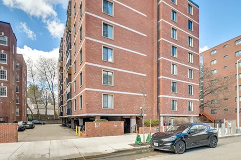 $1,095,000 | 1580 Massachusetts Avenue, Unit 7C, Cambridge, MA 02138