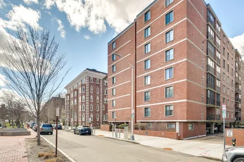 $1,095,000 | 1580 Massachusetts Avenue, Unit 7C, Cambridge, MA 02138