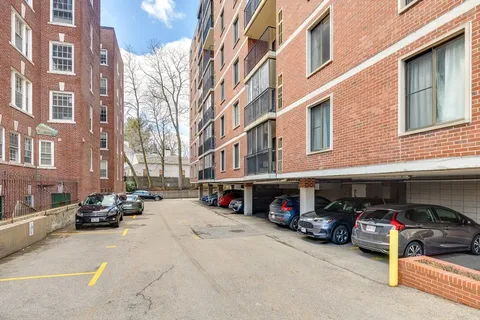 $1,095,000 | 1580 Massachusetts Avenue, Unit 7C, Cambridge, MA 02138