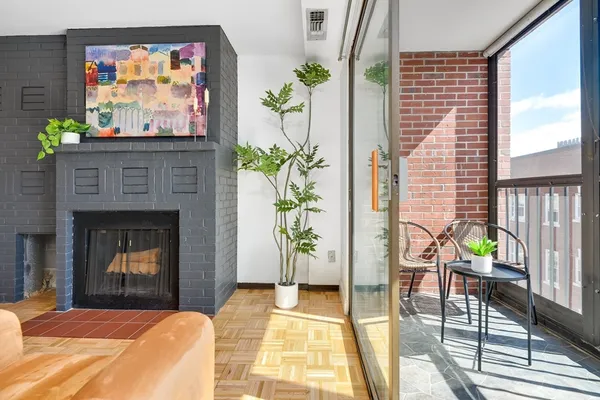 $1,095,000 | 1580 Massachusetts Avenue, Unit 7C, Cambridge, MA 02138