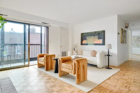 $1,095,000 | 1580 Massachusetts Avenue, Unit 7C, Cambridge, MA 02138