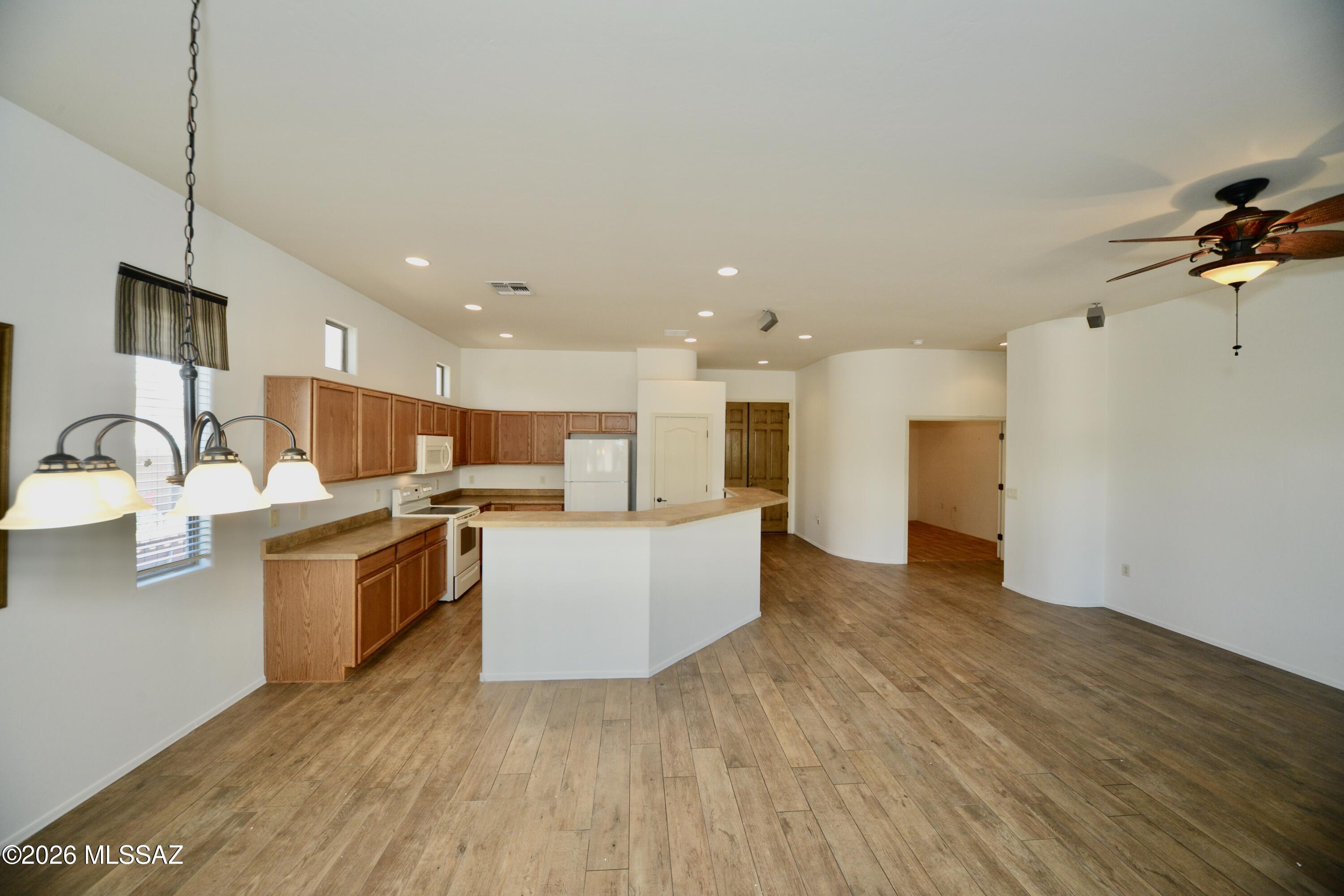 938 West Ashworth Road Green Valley, AZ 85614 - Photo 13 of 41