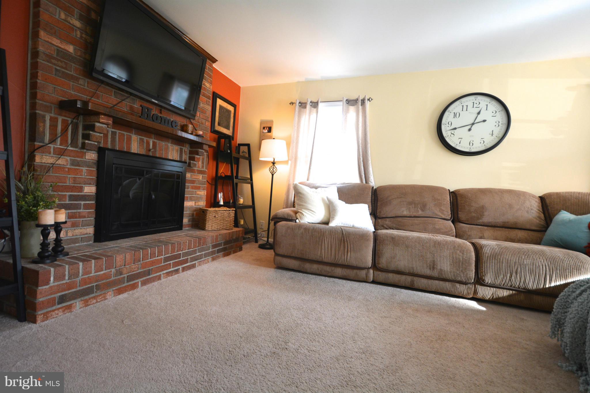 1912 Arundel Road Pasadena, MD 21122 - Photo 12 of 30 Living Room