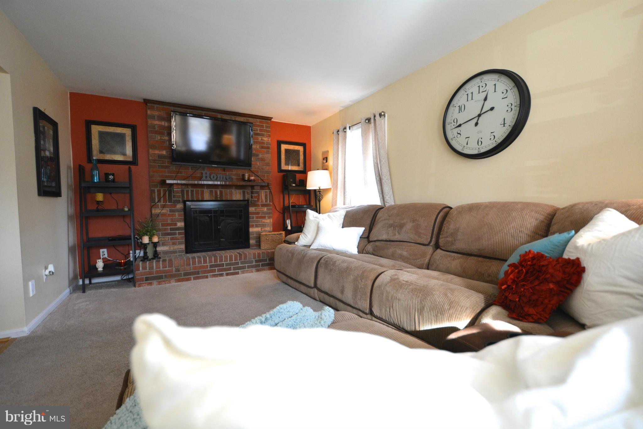 1912 Arundel Road Pasadena, MD 21122 - Photo 13 of 30 Living Room