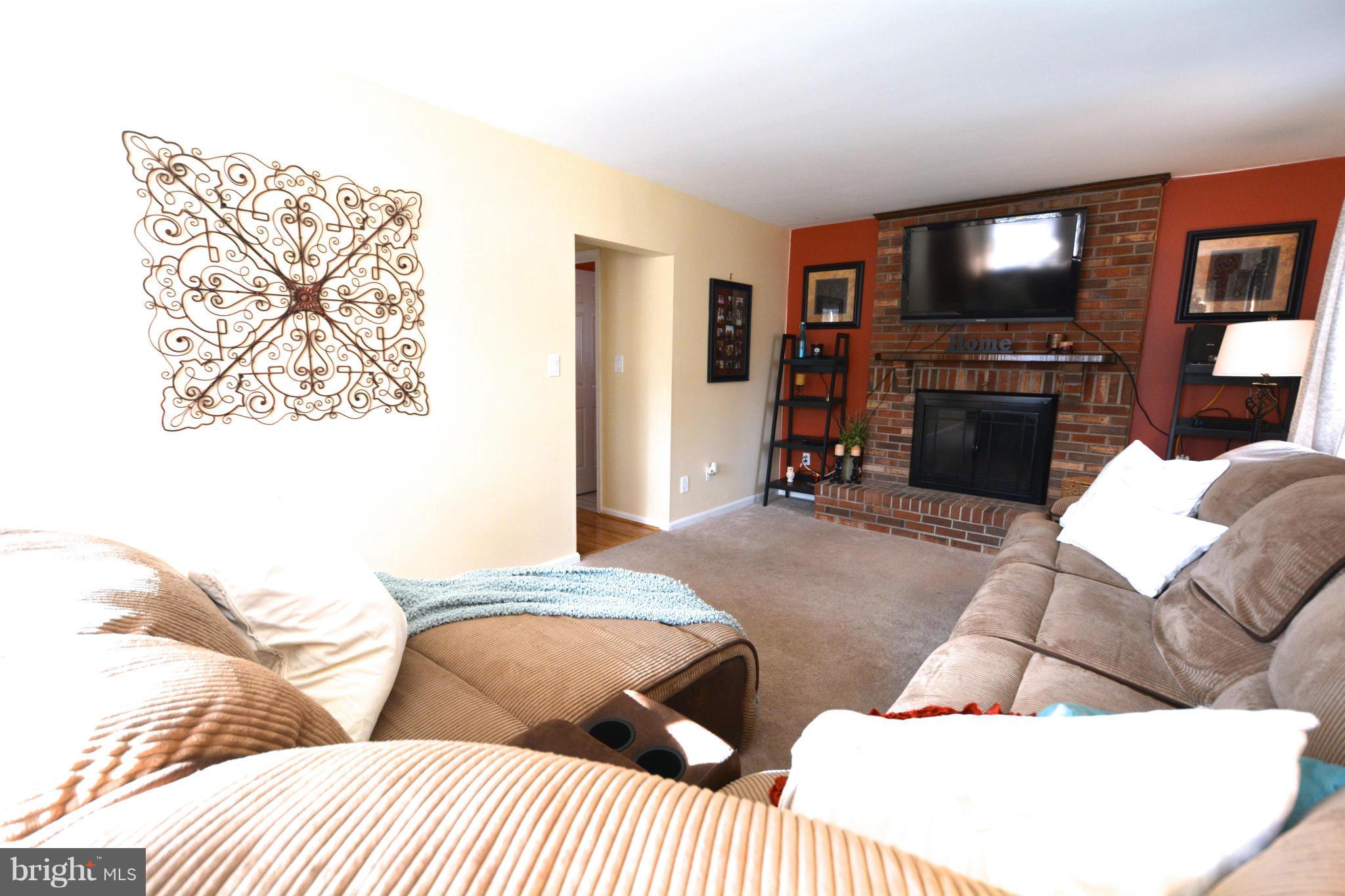 1912 Arundel Road Pasadena, MD 21122 - Photo 15 of 30 Living Room