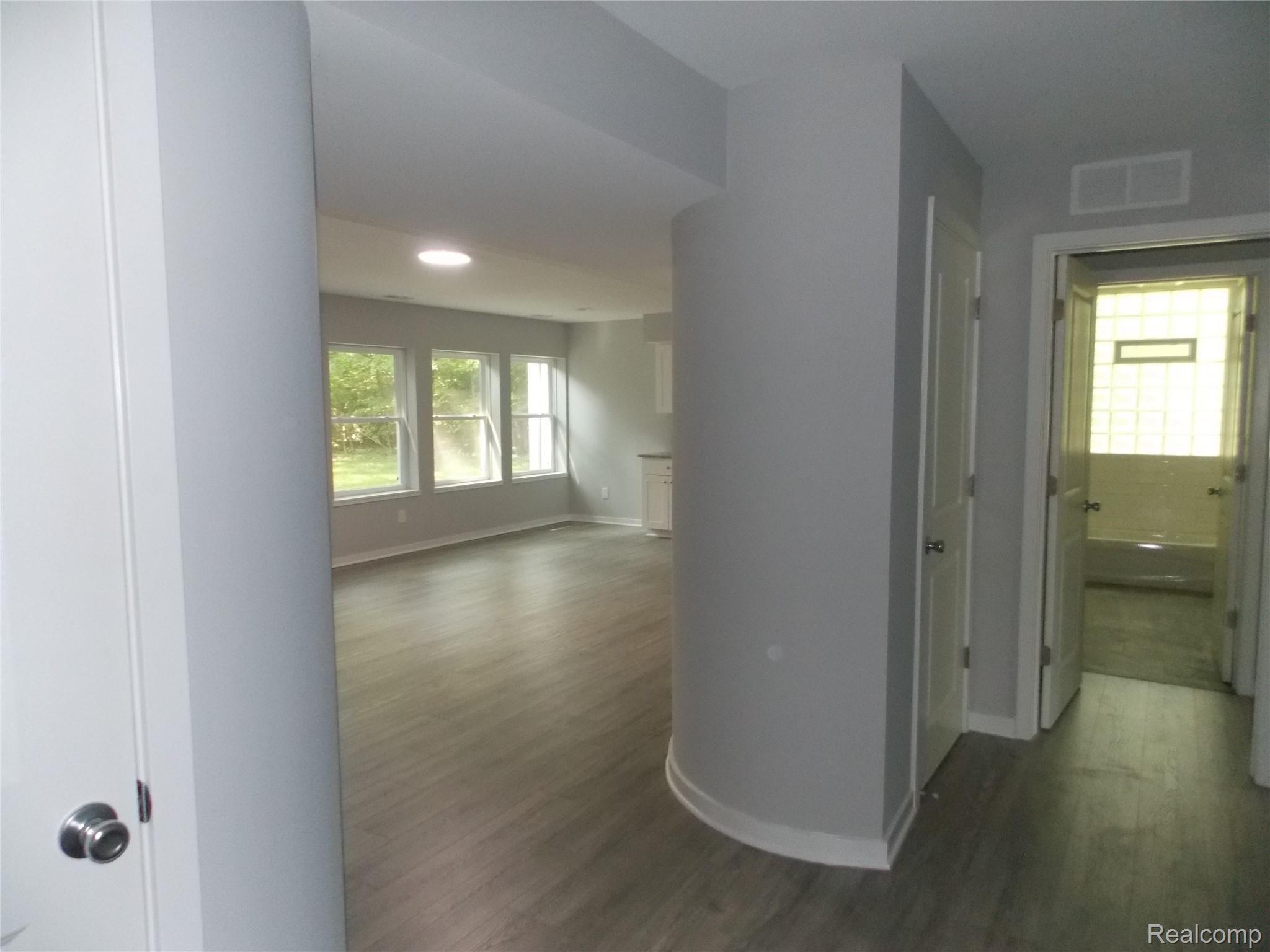21905 Stahelin Road Southfield, MI 48075 - Photo 10 of 33 DSCN3731.JPG