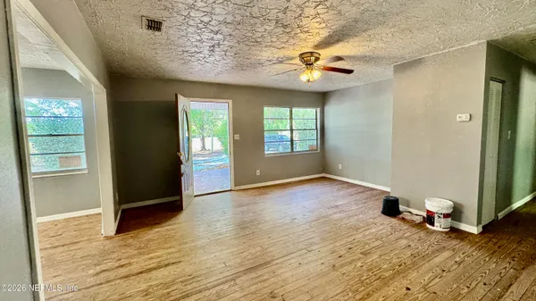 $229,900 | 1942 Highway 20, Hawthorne, FL 32640