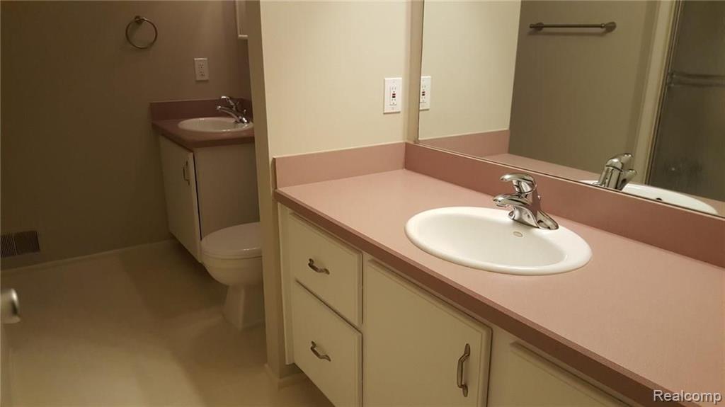 24874 Chalk Farm Road West Warren, MI 48091 - Photo 13 of 25