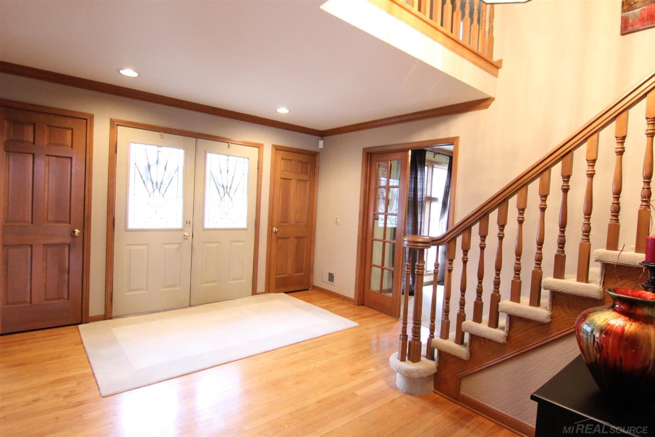 3033 West Kilburn Rochester, MI 48306 - Photo 3 of 44 31319102-2.JPG