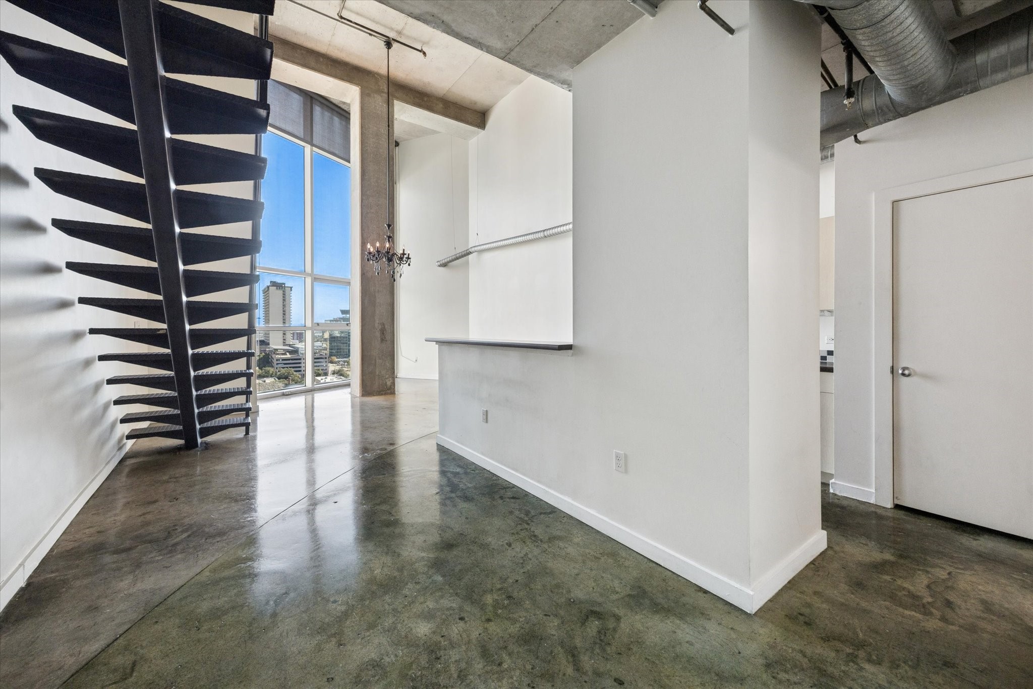 2000 Bagby Street, Unit 13432 Houston, TX 77002 - Photo 3 of 27 a view of an empty room with a window