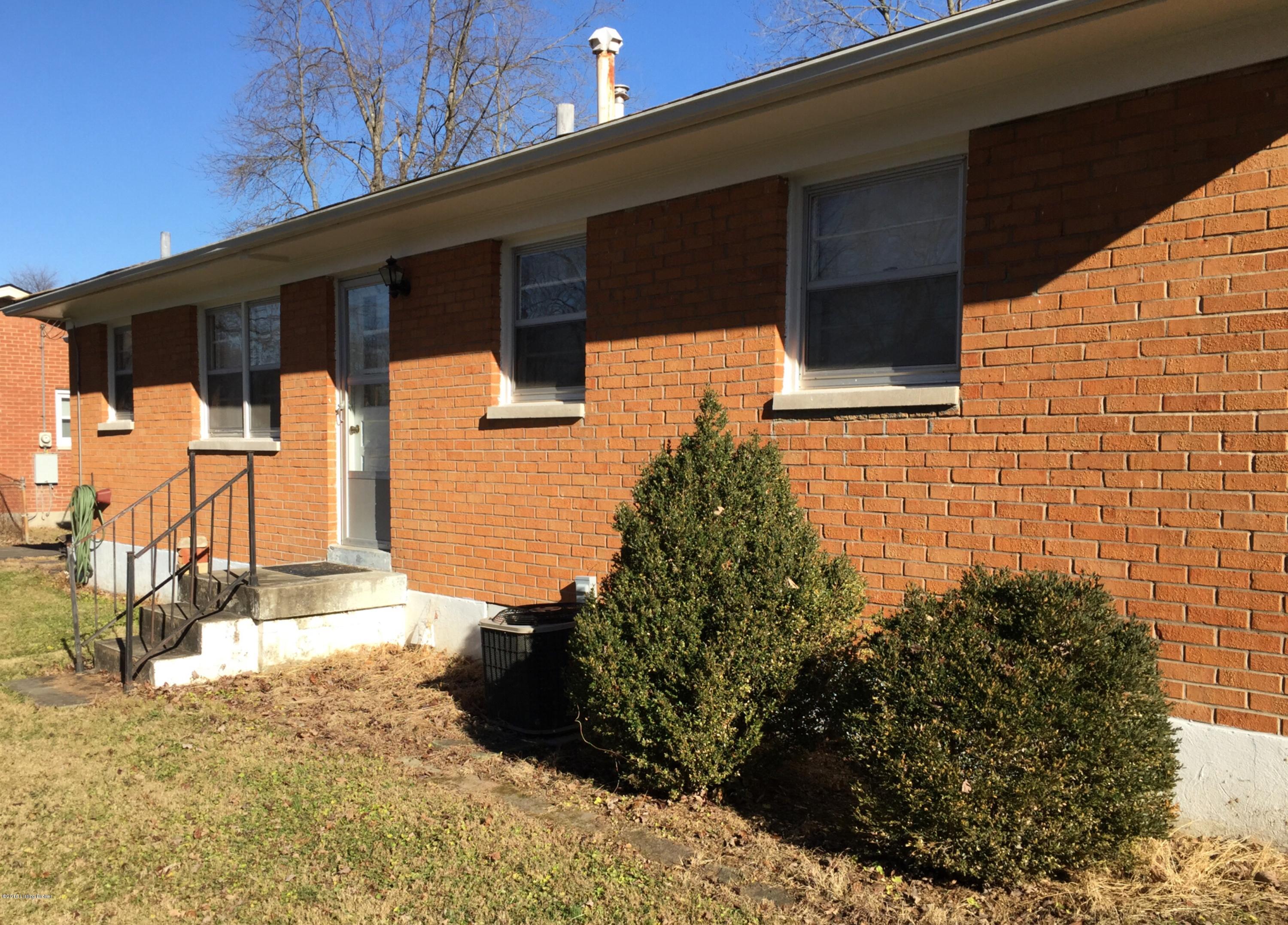 8810 Blue Lick Road Louisville, KY 40219 - Photo 3 of 21 IMG_3973