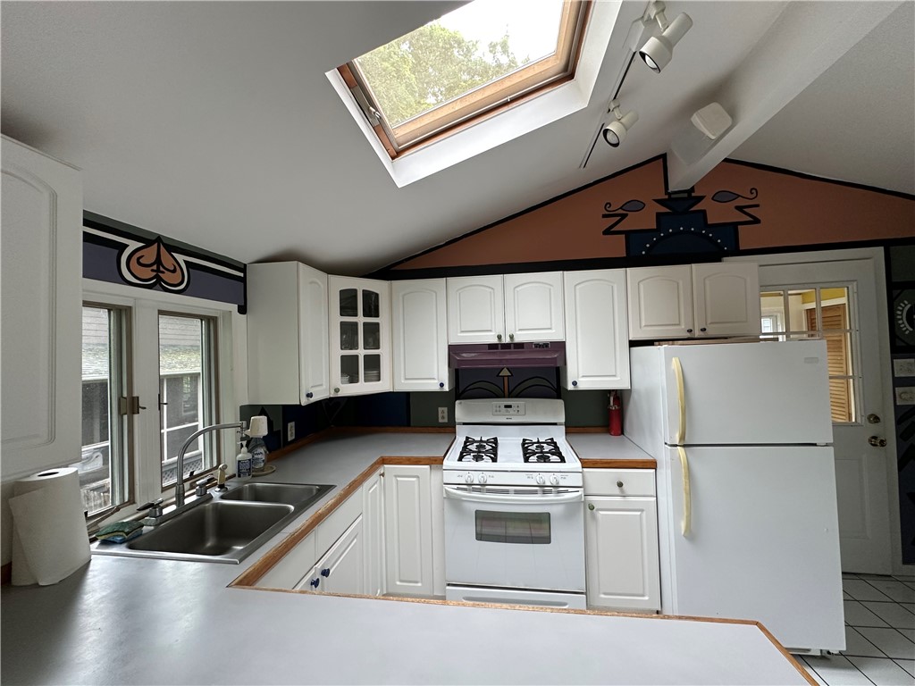 58 Beach Street Warren, RI 02885 - Photo 3 of 25