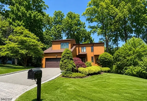 $1,200,000 | 5 Craven Road, Mountain Lakes, NJ 07046