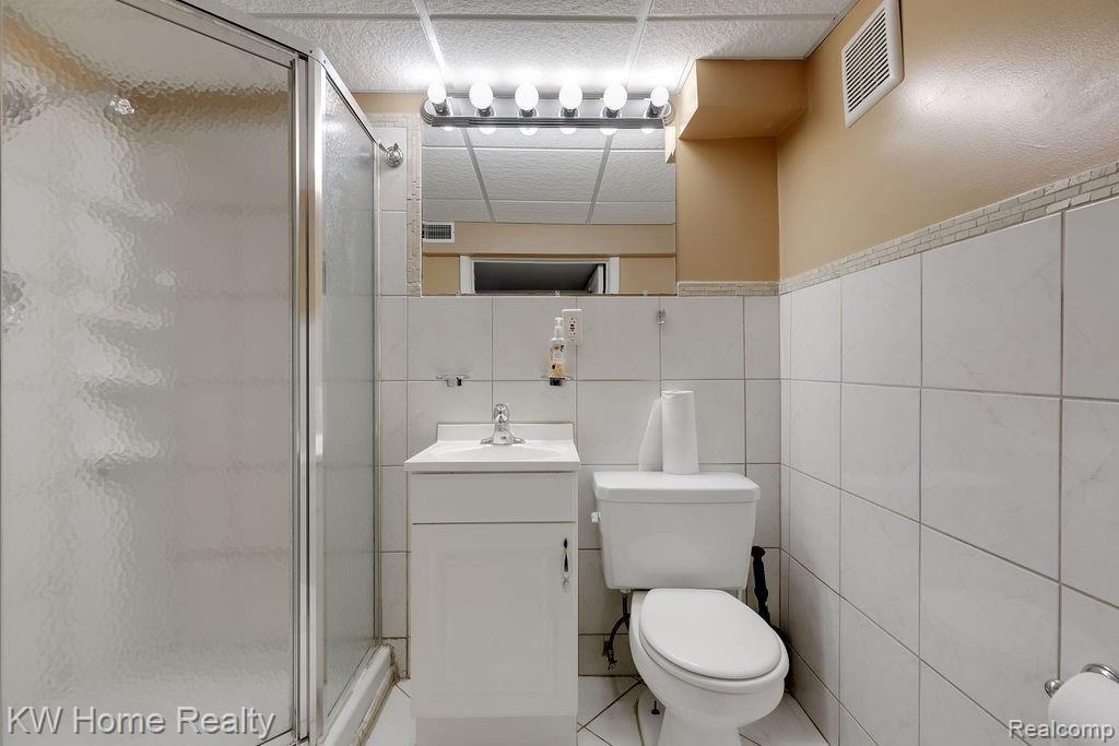 14064 Merriman Road Livonia, MI 48154 - Photo 20 of 24 GO0A8691.jpg