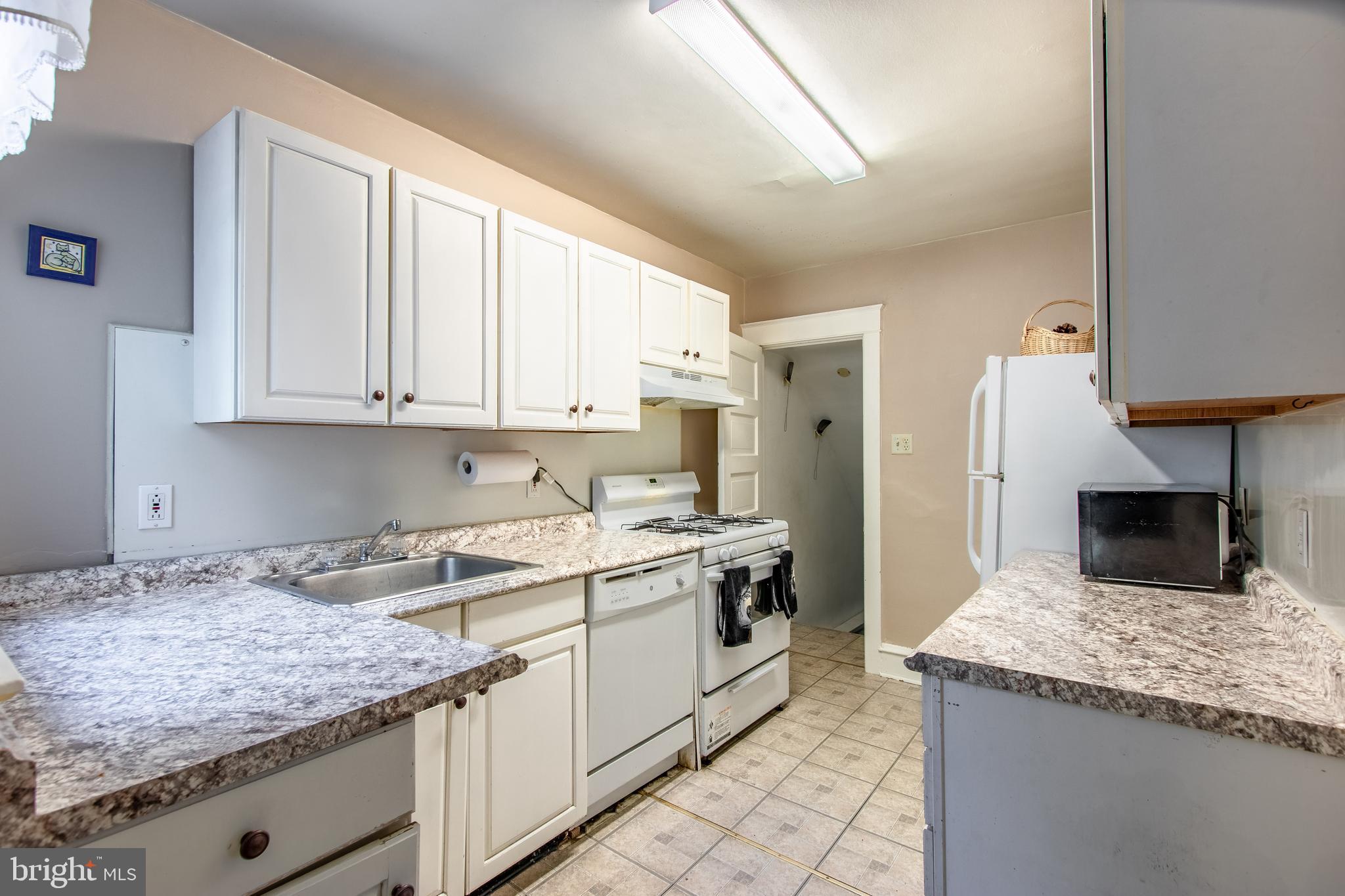 119 Walsh Road Lansdowne, PA 19050 - Photo 11 of 30