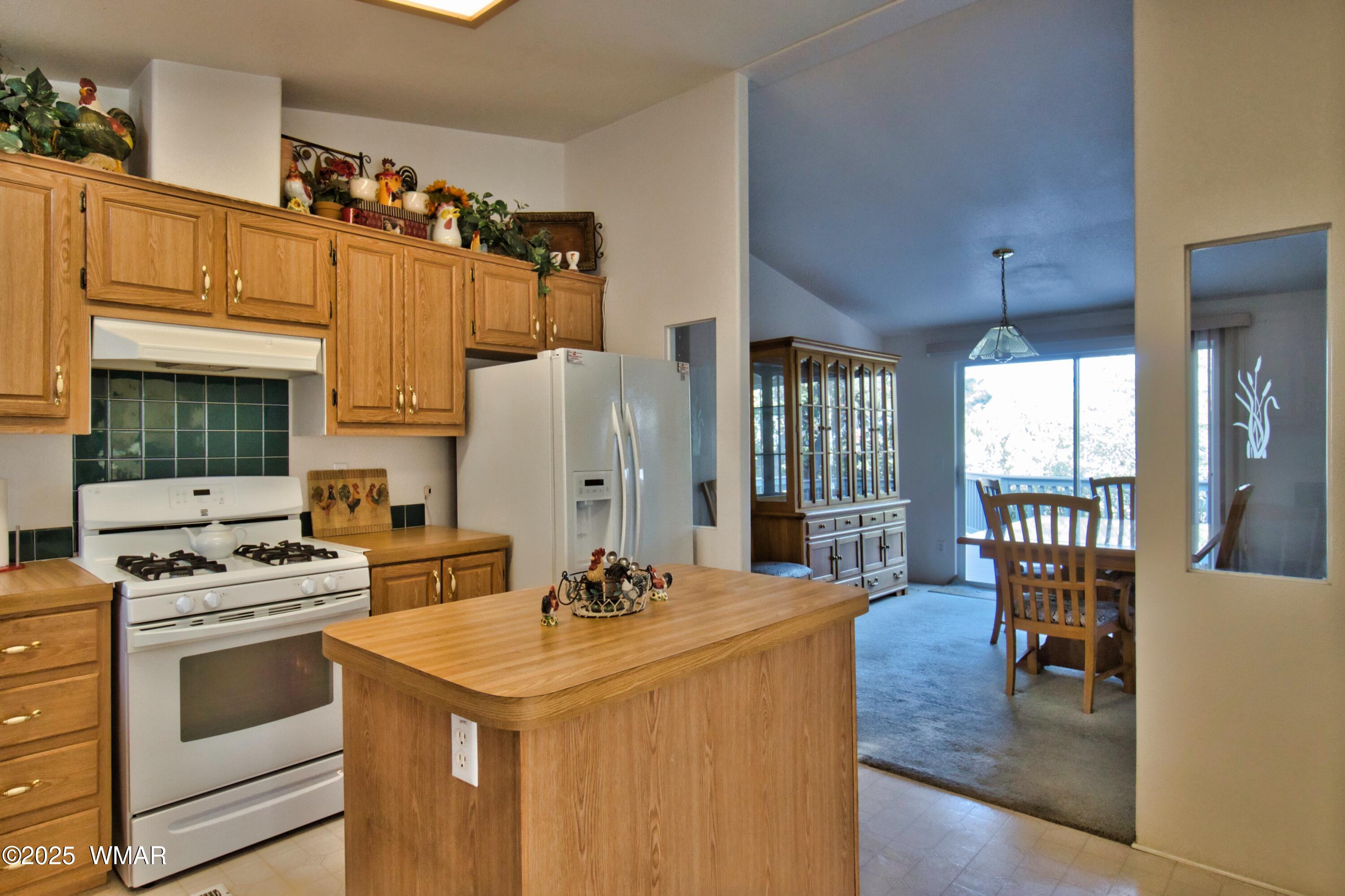 180 Timber Ridge Loop Show Low, AZ 85901 - Photo 21 of 61 Kitchen