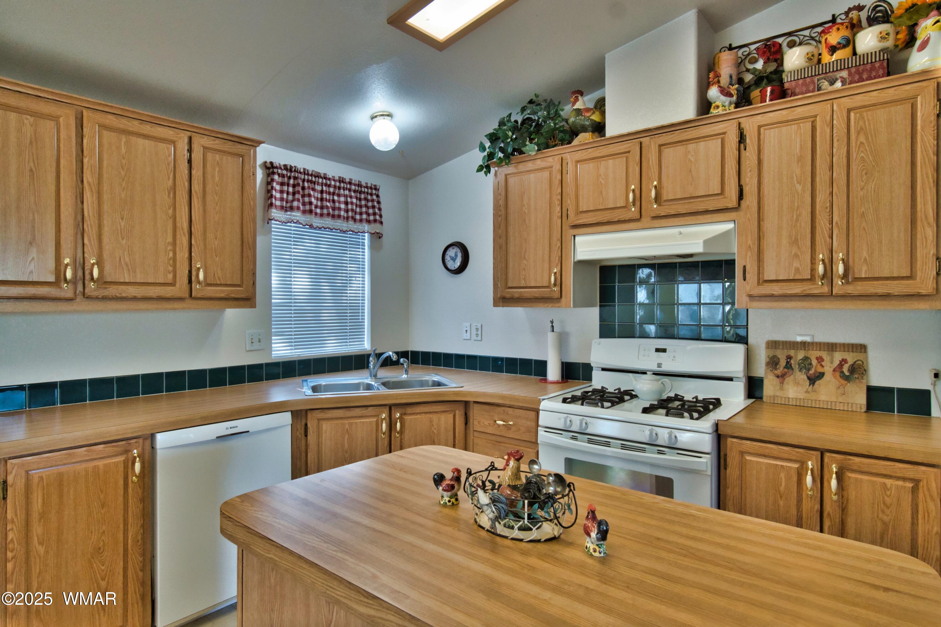 180 Timber Ridge Loop Show Low, AZ 85901 - Photo 23 of 61 Kitchen