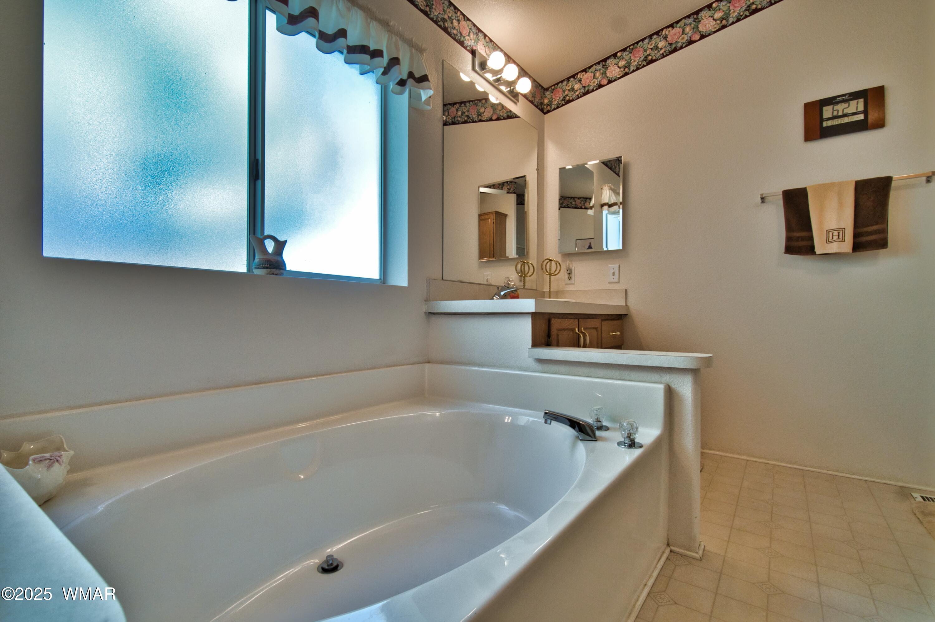 180 Timber Ridge Loop Show Low, AZ 85901 - Photo 31 of 61 Master Bath