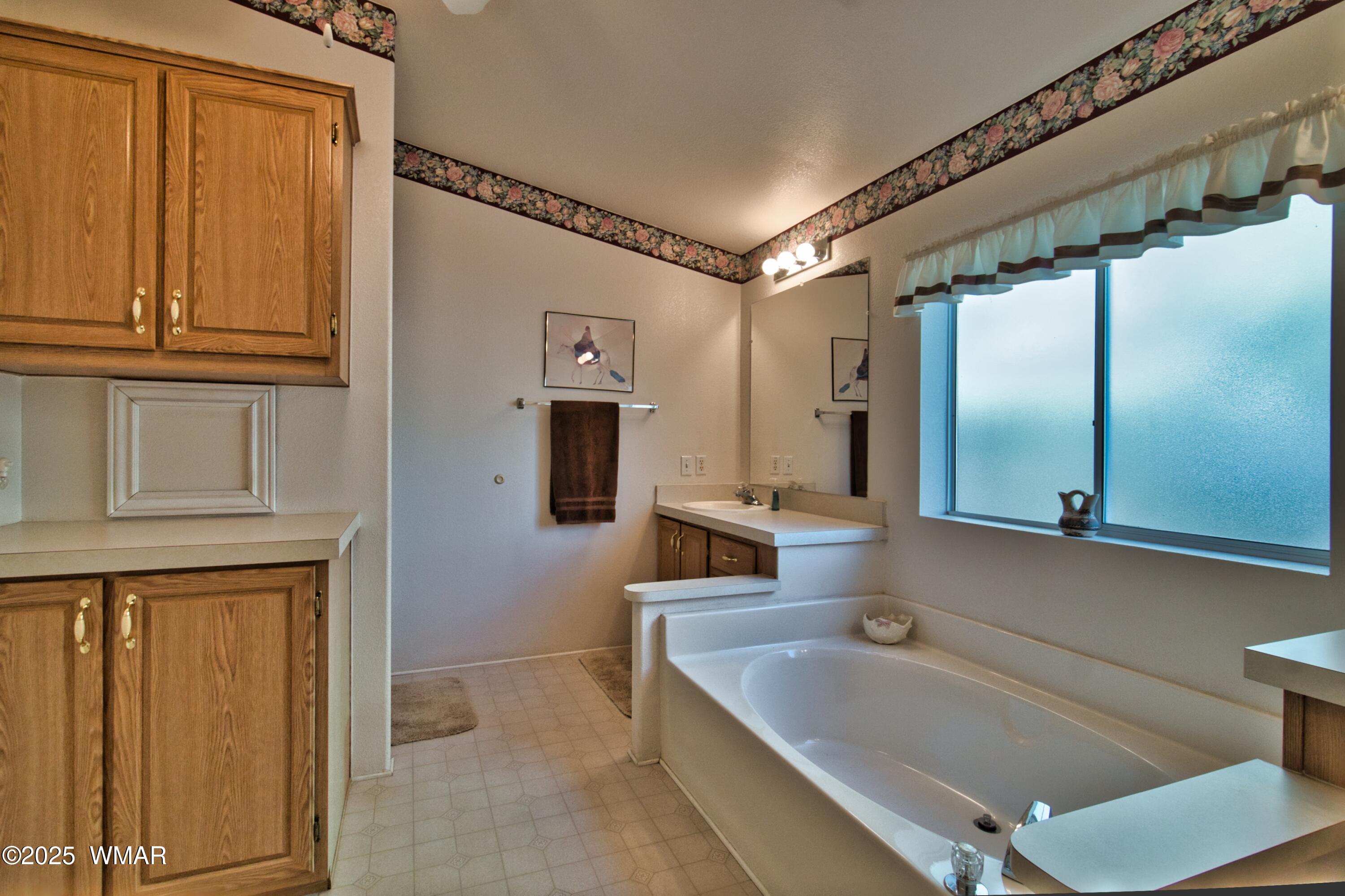 180 Timber Ridge Loop Show Low, AZ 85901 - Photo 34 of 61 Master Bath