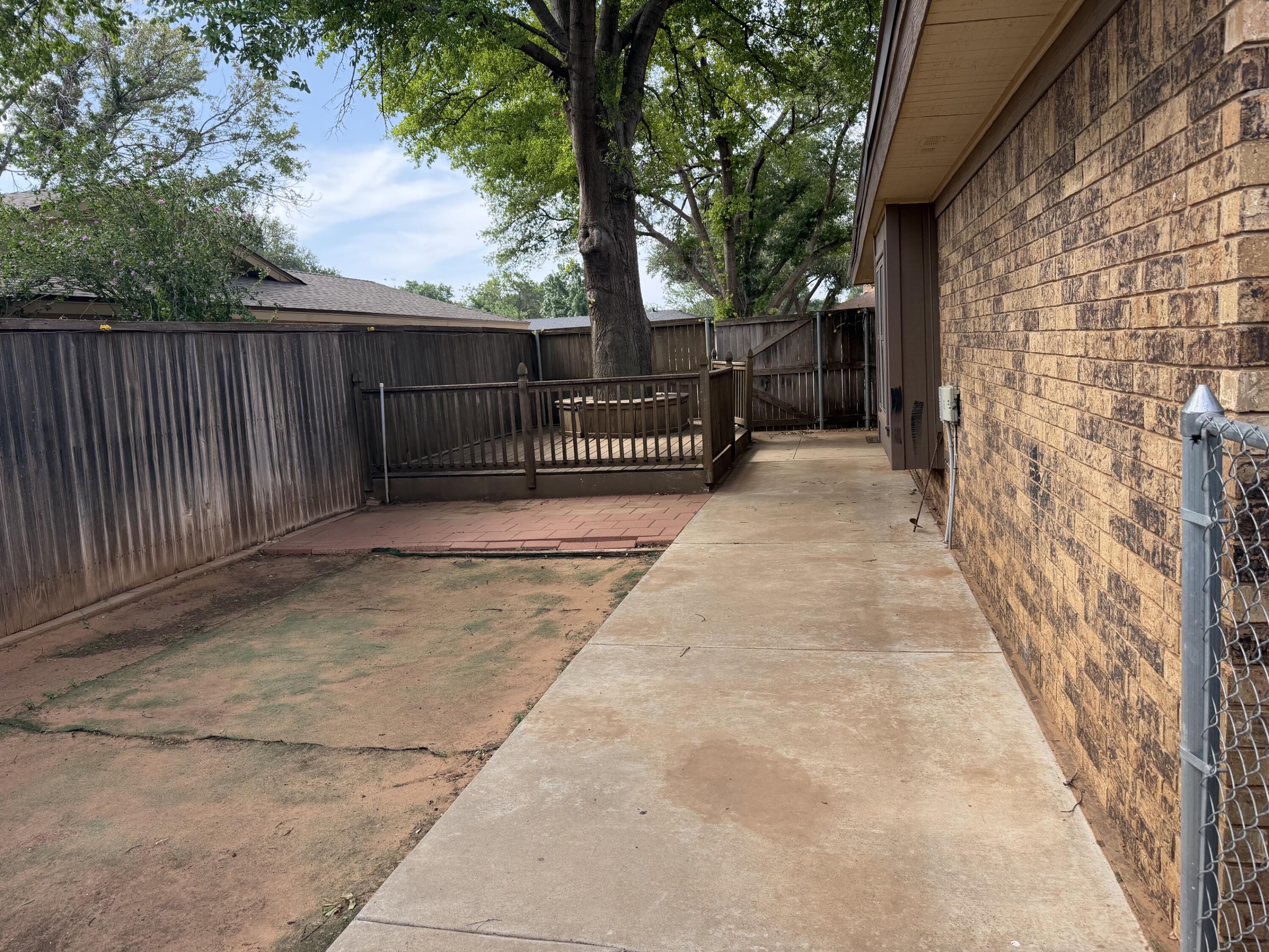 5518 70th Place Lubbock, TX 79424 - Photo 4 of 18 IMG_2048