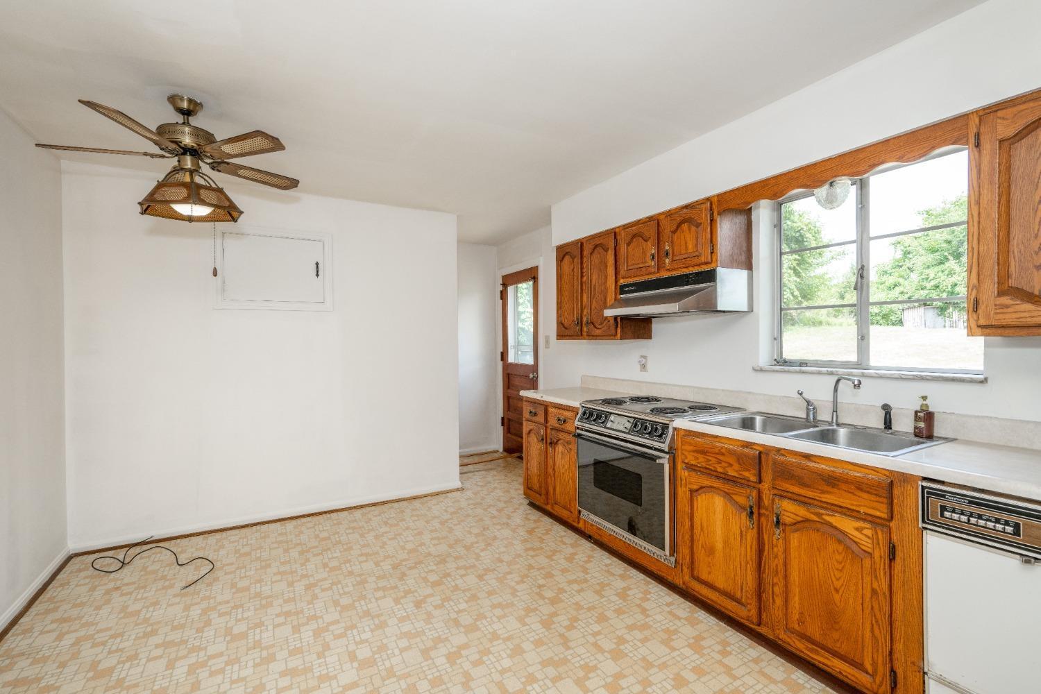 6736 Hearne Road Cincinnati, OH 45248 - Photo 3 of 18 Gallery Image 3