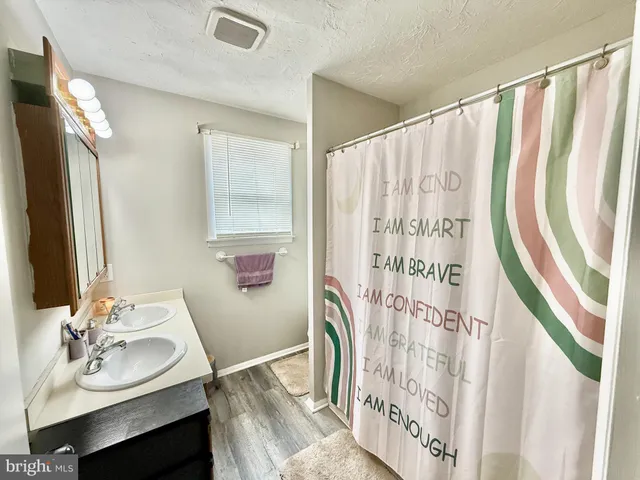 $321,900 | 335 Donna Lane, York, PA 17403