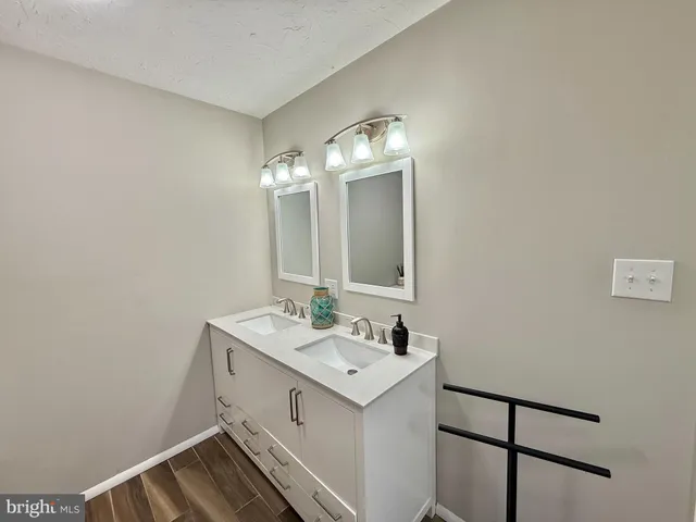 $321,900 | 335 Donna Lane, York, PA 17403