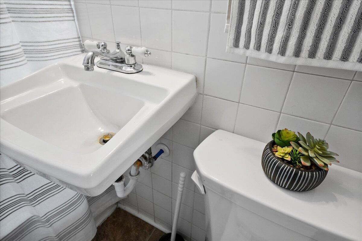 1102 Lafayette Street Valparaiso, IN 46383 - Photo 14 of 25 a close view of sink