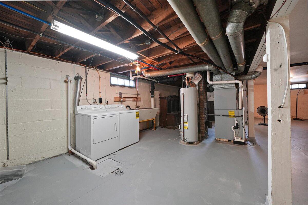 1102 Lafayette Street Valparaiso, IN 46383 - Photo 23 of 25 a utility room with dryer and washer