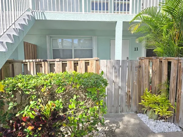 $1,800 | 7605 Ridgewood Avenue, Unit 111, Cape Canaveral, FL 32920