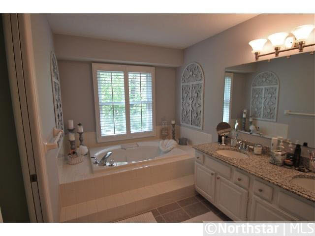 9884 Tree Farm Road Eden Prairie, MN 55347 - Photo 7 of 17 Gallery Image 7