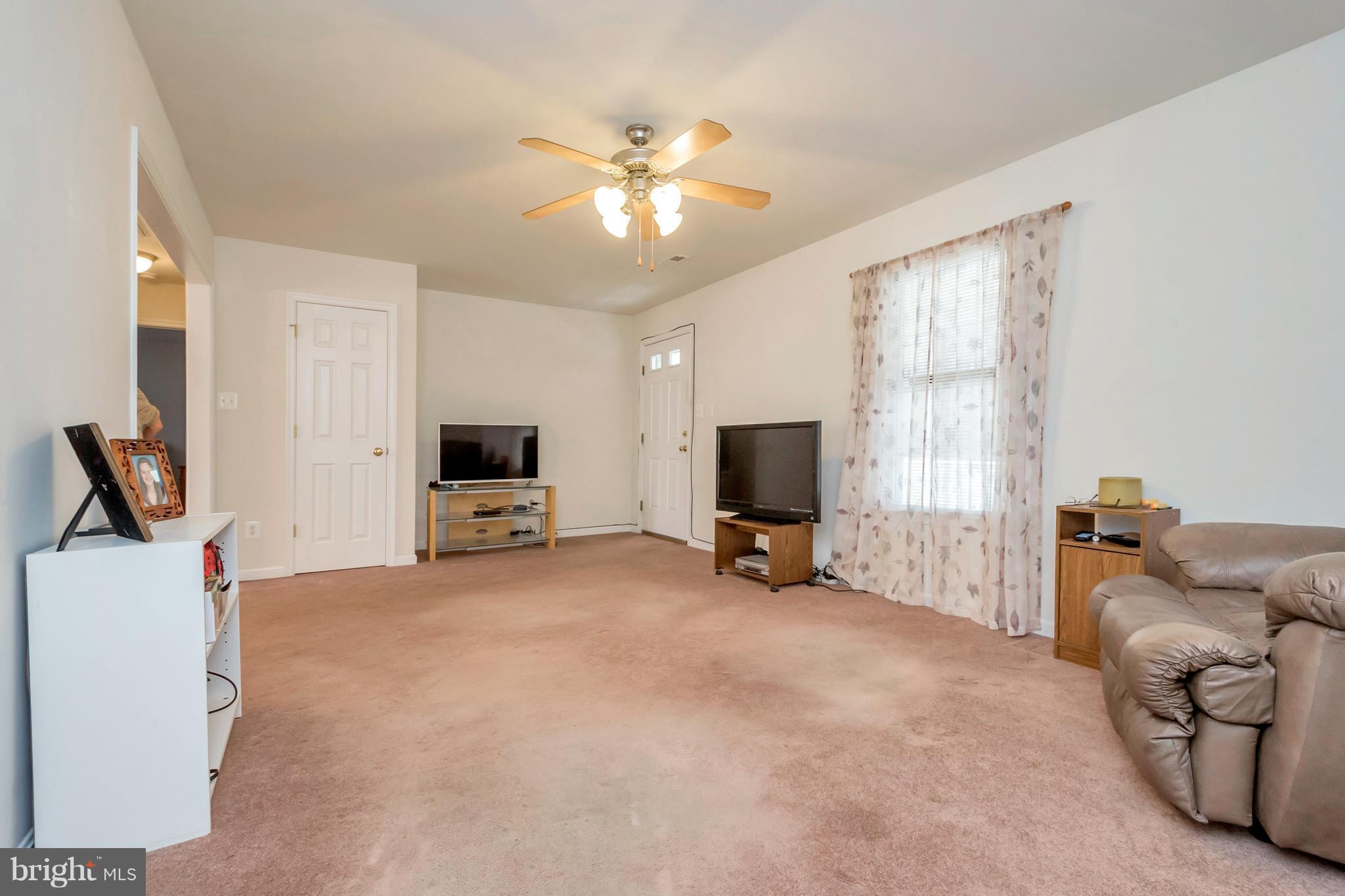 29482 Secretariat Road Ruther Glen, VA 22546 - Photo 5 of 27 Living Room