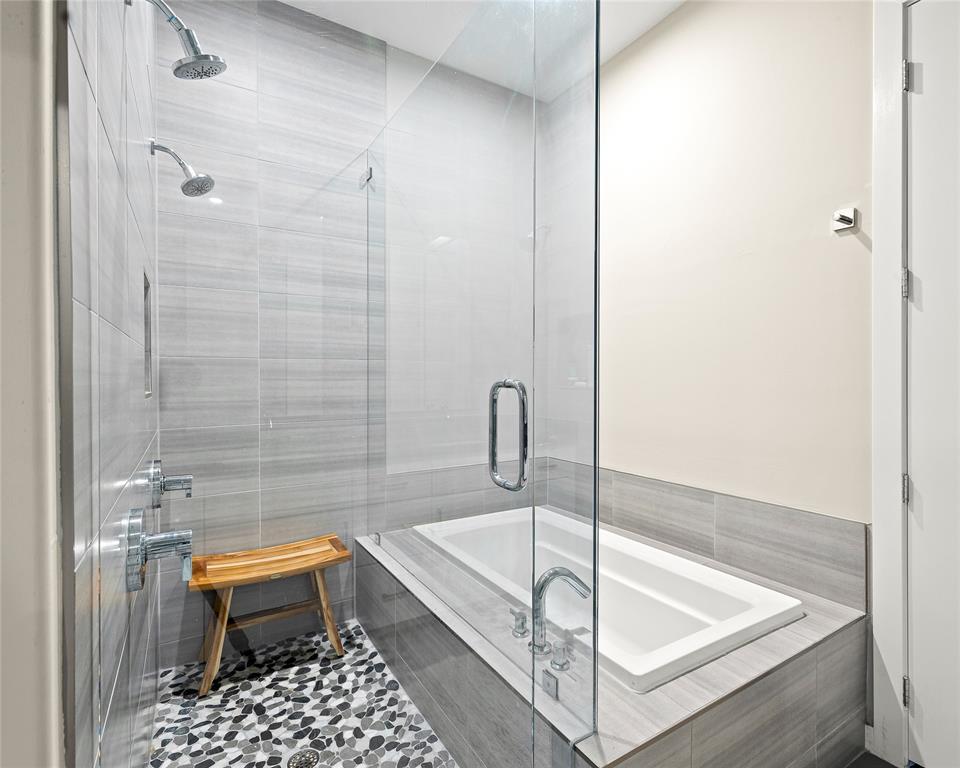 5921 Hiline Road, Unit 2404 Austin, TX 78734 - Photo 23 of 36 a bathroom with a tub and a sink